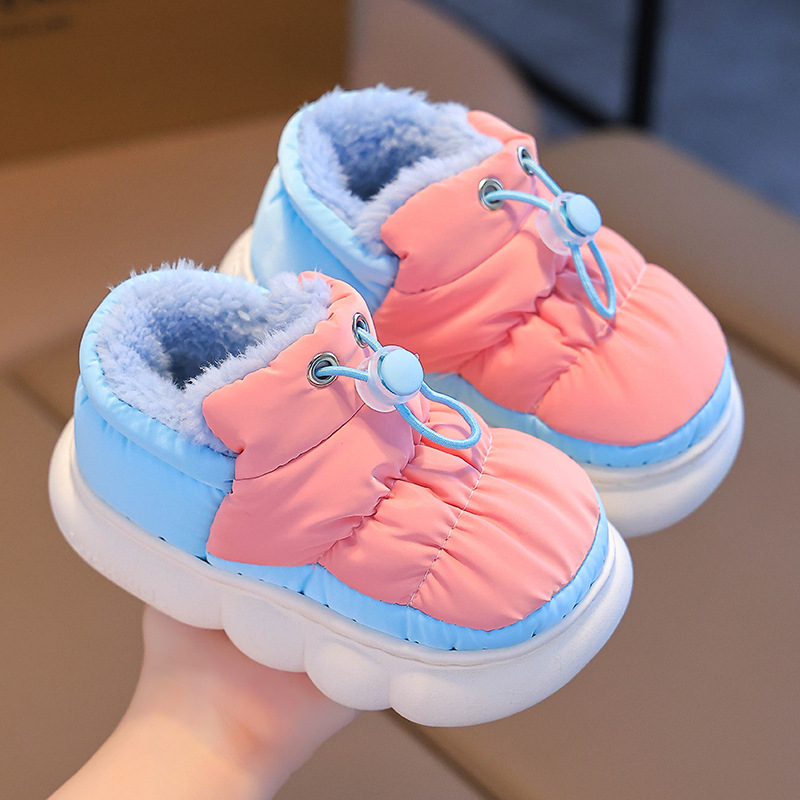 Zapatillas de algodón de invierno para niños, calentamiento y peluche, tela de pluma impermeable para niños y niñas, zapatos de algodón elásticos de base gruesa para bebés