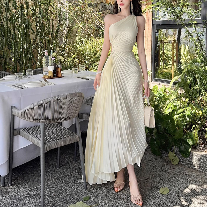 Elegant French Style dress Women's 2025 Spring White Slant Shoulder Long Dress Waisted Elegant Satin Skirt Slimming