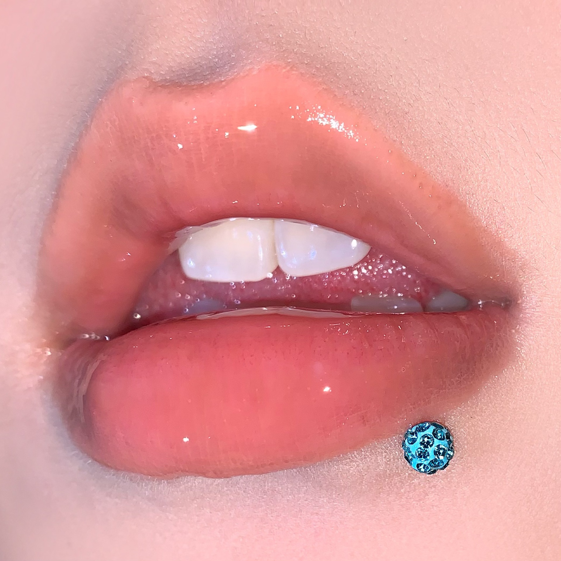 Silver pointed spike labret stud material detail