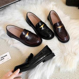 ��ƤӢ���͹Ų�ɫ�A�^���ٿۘ���ЬŮ�͸������һ�_��ƽ��СƤЬ