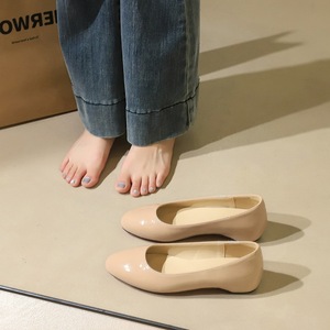 6821 French patent leather round toe shallow mouth single shoe with red sole, versatile and comfortable, with an increas