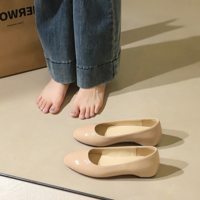 6821 French patent leather round toe shallow mouth single shoe with red sole, versatile and comfortable, with an increas