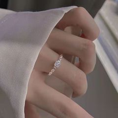 正方形のドリルの指輪の女性insは色を落とさないで、大衆は学生の冷たい風の高級感のネットの赤い爆発の金を設計して潮を調節することができます。