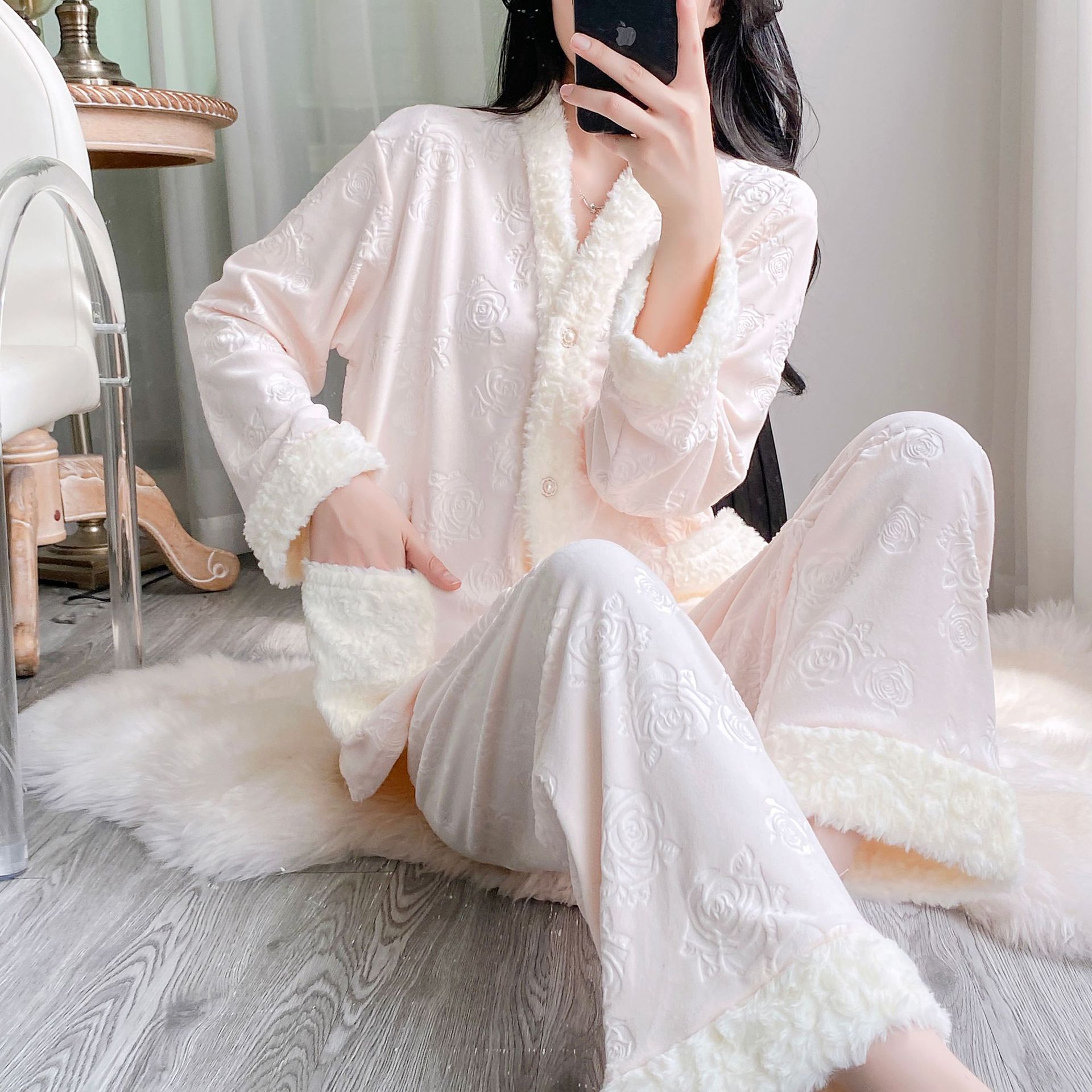 海岛绒睡衣女秋冬季新款长袖保暖套装冬天加厚可外穿小香风家居服