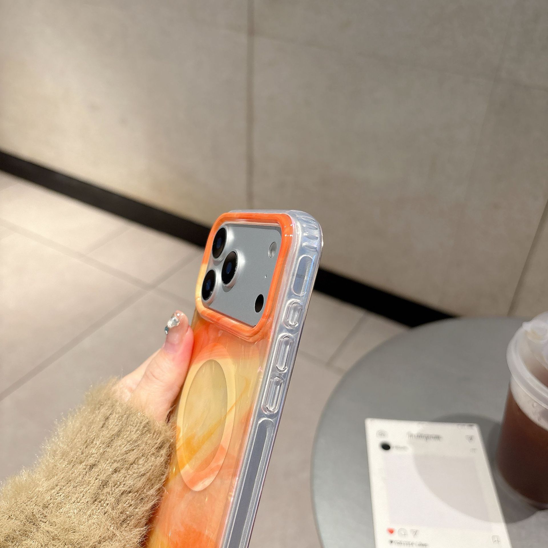 Magnetinis telefono dėklas su gradientu iphone 17 pro max apsauginis_voghion.com