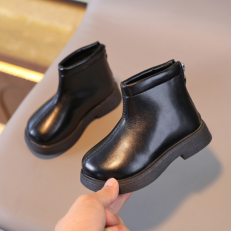 Botas de couro Martin 2024 outono inverno novas para meninas estilo britânico, sola macia e cano baixo, na moda para crianças e_voghion.com