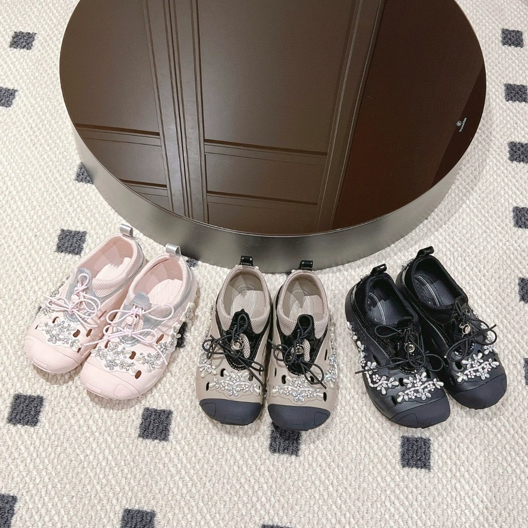 2025 новые модные уличные туфли с кристаллами и стразами от Carlo, блестящие туфли с отверстиями, шнуровка, цветочная цепочка, пляжная обувь