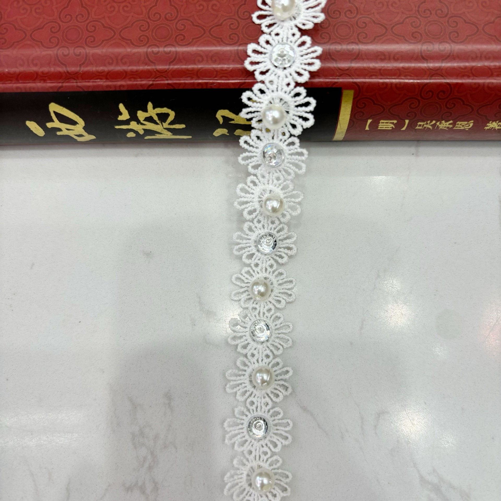 흰색 수용성 레이스 3 구슬