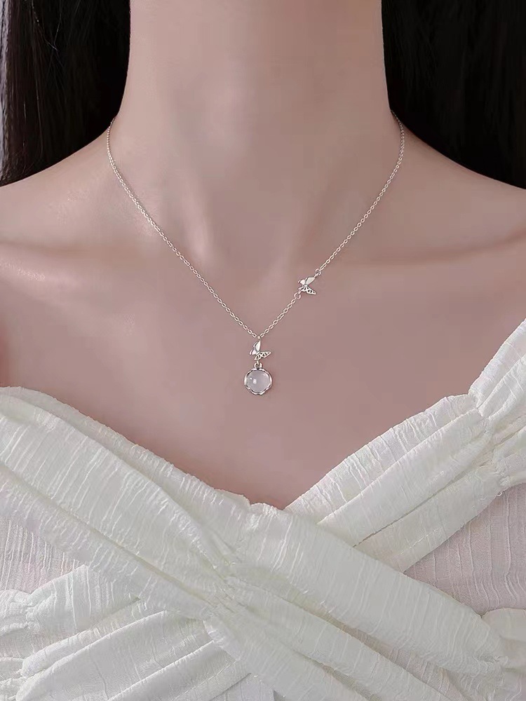 Collier papillon plaqué argent 925 2023 nouveau populaire lumière luxe haute qualité femelle niche conception clavicule chaîne