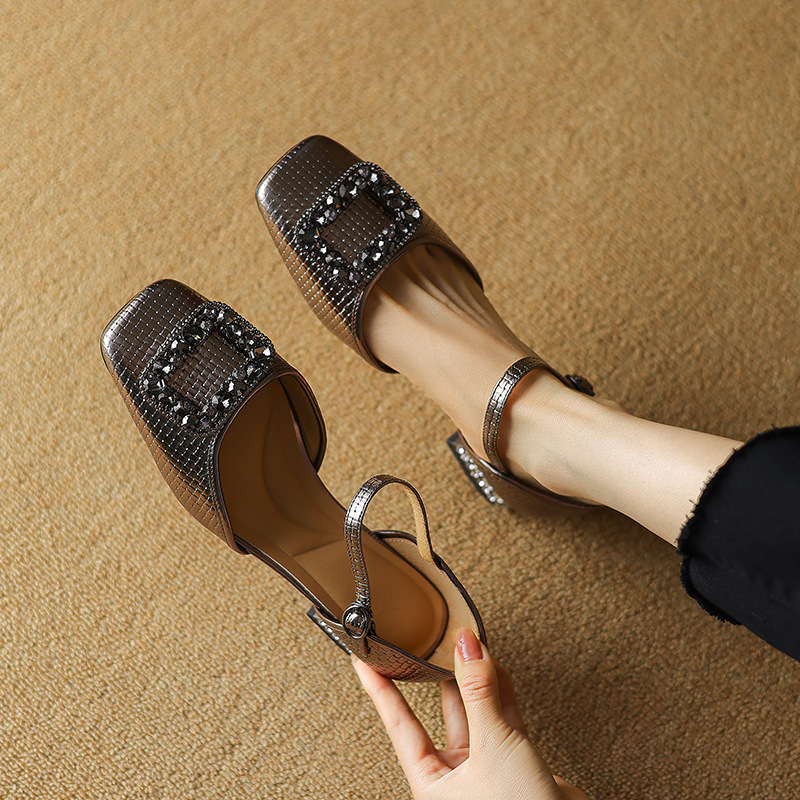 Sandal nữ bít mũi đế bệt da bò khóa vuông đính đá rhinestone — Màu vàng chi tiết 21