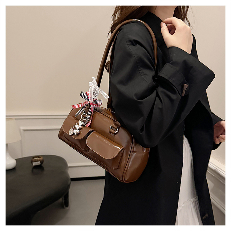 Yunzhen's same style Maillard commuter bag for women, Spring/Summer 2025, retro and versatile single-shoulder bag with large capacity undefined