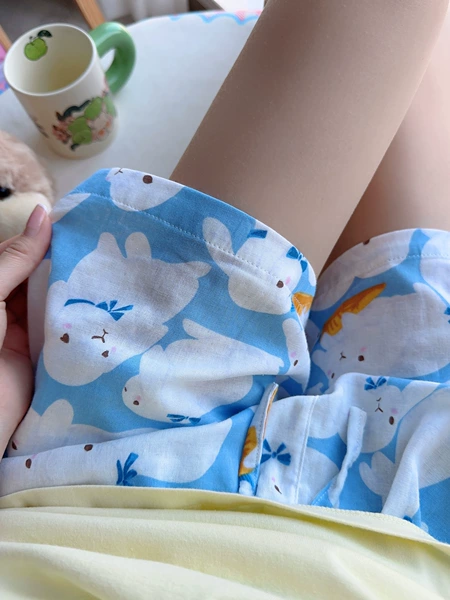 Blue and white rabbit double yarn shorts