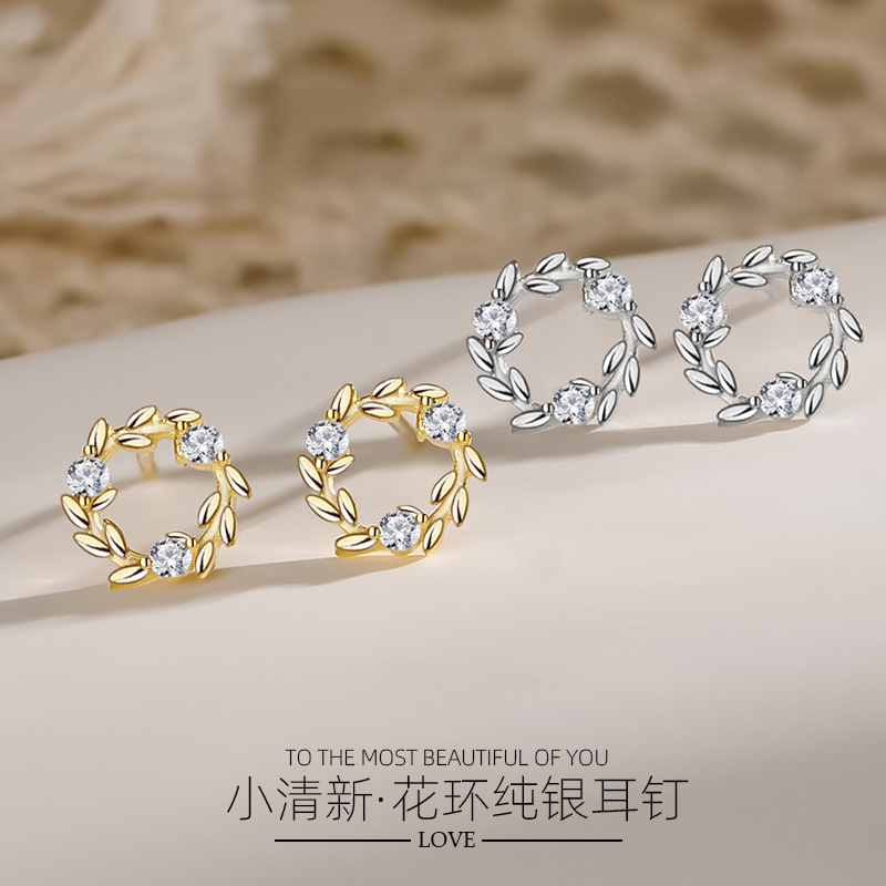 S925 pendientes de plata esterlina dulce pequeña Garland Stud pendientes de las mujeres de diamantes incrustados de moda simple mini Mori pequeños pendientes frescos