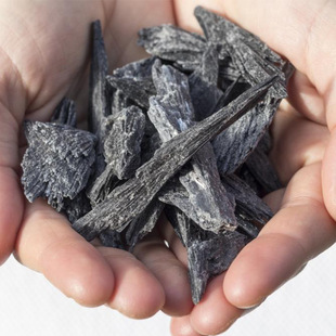 Black kyanite feather guard meditation mineral crystal cutting magnetic field stabilization protection black gem meditation stone