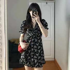 法式矮个子黑色碎花连衣裙女高档甜欲风裙子泡泡袖收腰设计感小众
