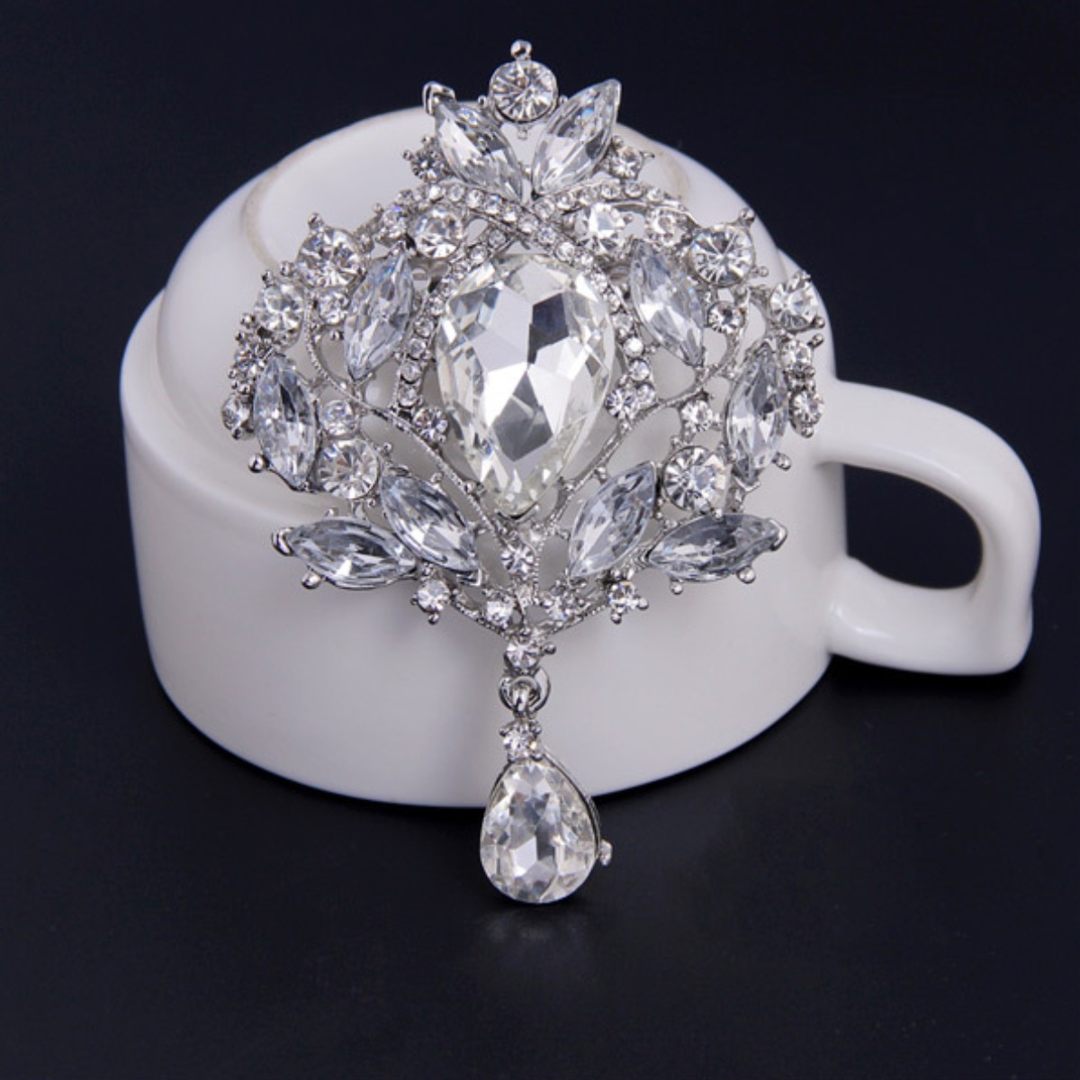 Europa y América transfronteriza exagerada gran gota de agua colgante broche ramillete collar pin accesorios de ropa joyería de comercio exterior para las mujeres