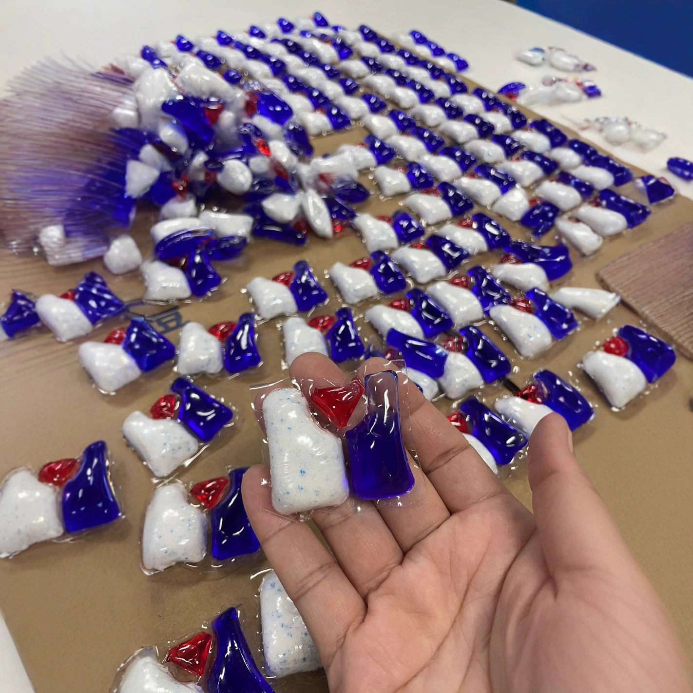 Капсулы для посудомоечных машин 3-в-1: обезжиривающие и очищающие блоки для оптовой продажи от производителя бытовых моющих средств