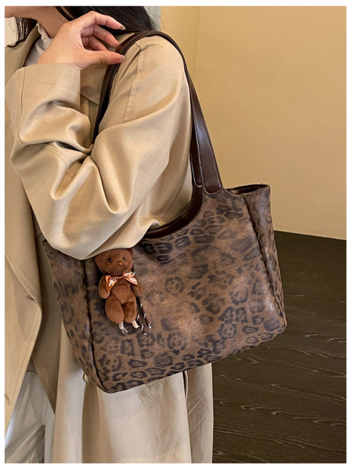 Túi tote nữ da báo cỡ lớn phong cách retro, túi kẹp nách kiêm đeo vai — Kaki không có mặt dây chuyền, Màu cà phê Không có mặt dây chuyền, Màu nâu không có mặt dây chuyền, Kaki có mặt dây chuyền chi tiết 14