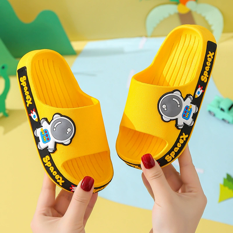 Детские тапочки для мальчиков, летняя новая одежда на мягкой подошве для мальчиков, домашняя и уличная одежда, нескользящая милая детская обувь, домашние сандалии