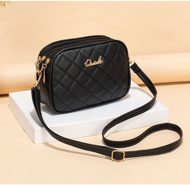 Gran capacidad de tres cremallera mochila 2024 nueva moda simple en forma de V diamante corazón bordado monocromático bolsa de cámara