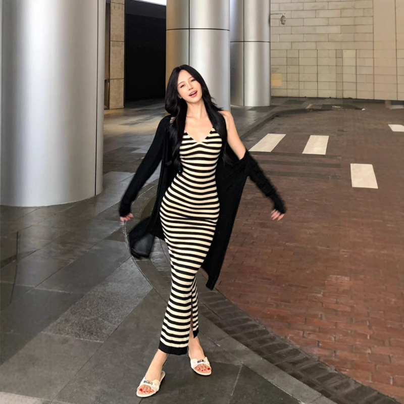 法式气质v领条纹吊带裙套装女夏季外搭防晒开衫收腰紧身包臀长裙|undefined