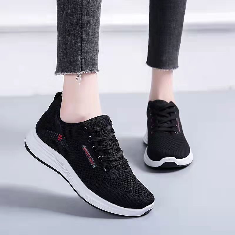 La nueva zapatilla de deporte ocasional de las mujeres transfronterizas suela suave zapatos corrientes ligeros respirables zapatos cómodos de la mamá fábrica al por mayor