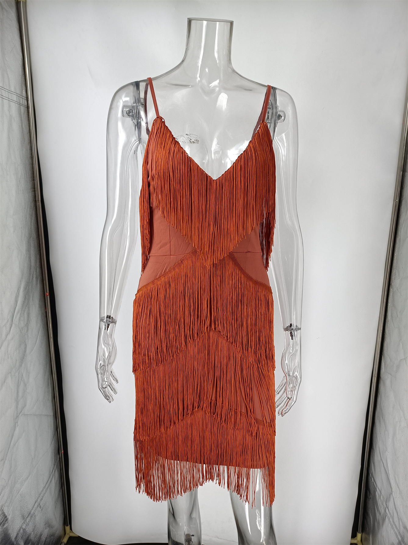 Vestito scollo a v allacciato al collo con frange stile sexy donna_voghion.com