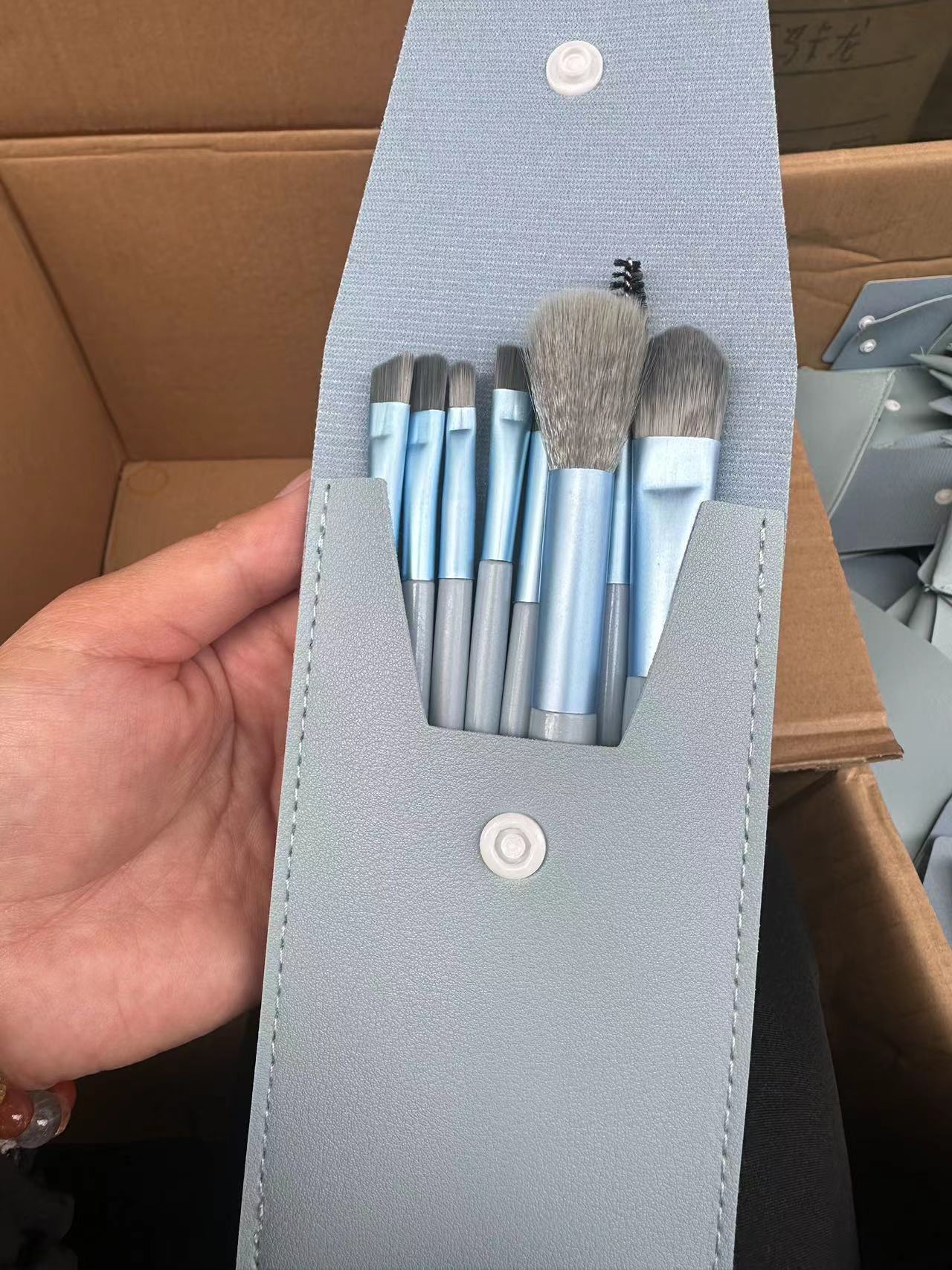 Başlangıç ​​seviyesi 8 parçalı mini makyaj fırçası seti, göz farı fırçalarının tam seti, taşınabilir yumuşak kıllı sekiz parçalı makaron güzellik araçları