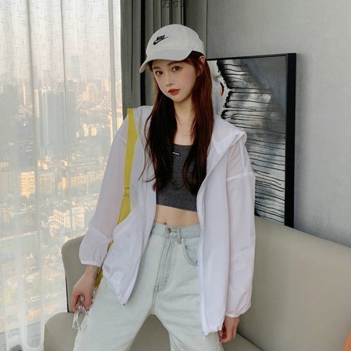 Stylish and Versatile Lightweight Suncoat for Women - 2024 Summer New Arrival Student-Friendly Loose and Breathable Sun Shirt with Reflective Design