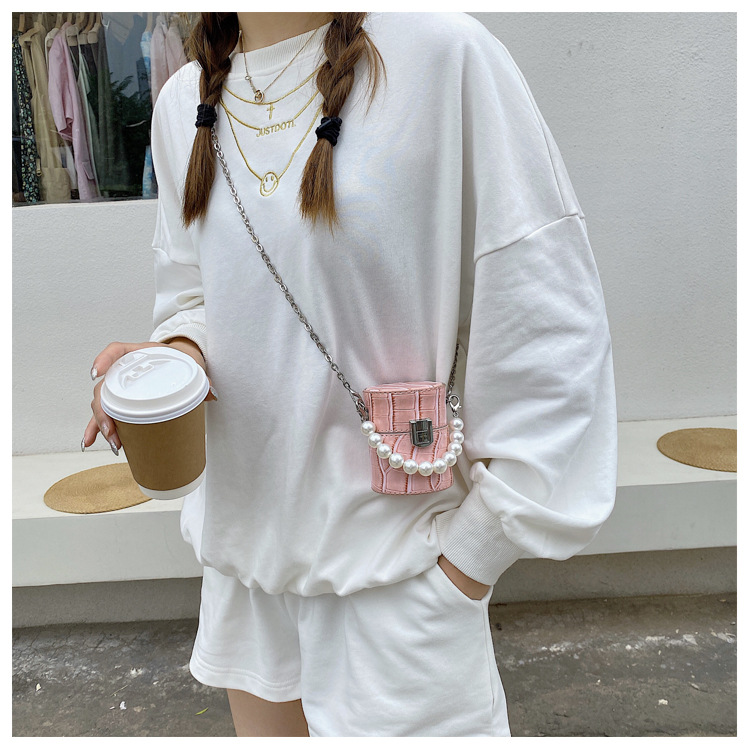 Mini Bag Summer 2021 New Trendy Fashion Chain Messenger Bag Shoulder Lipstick Bag display picture 11