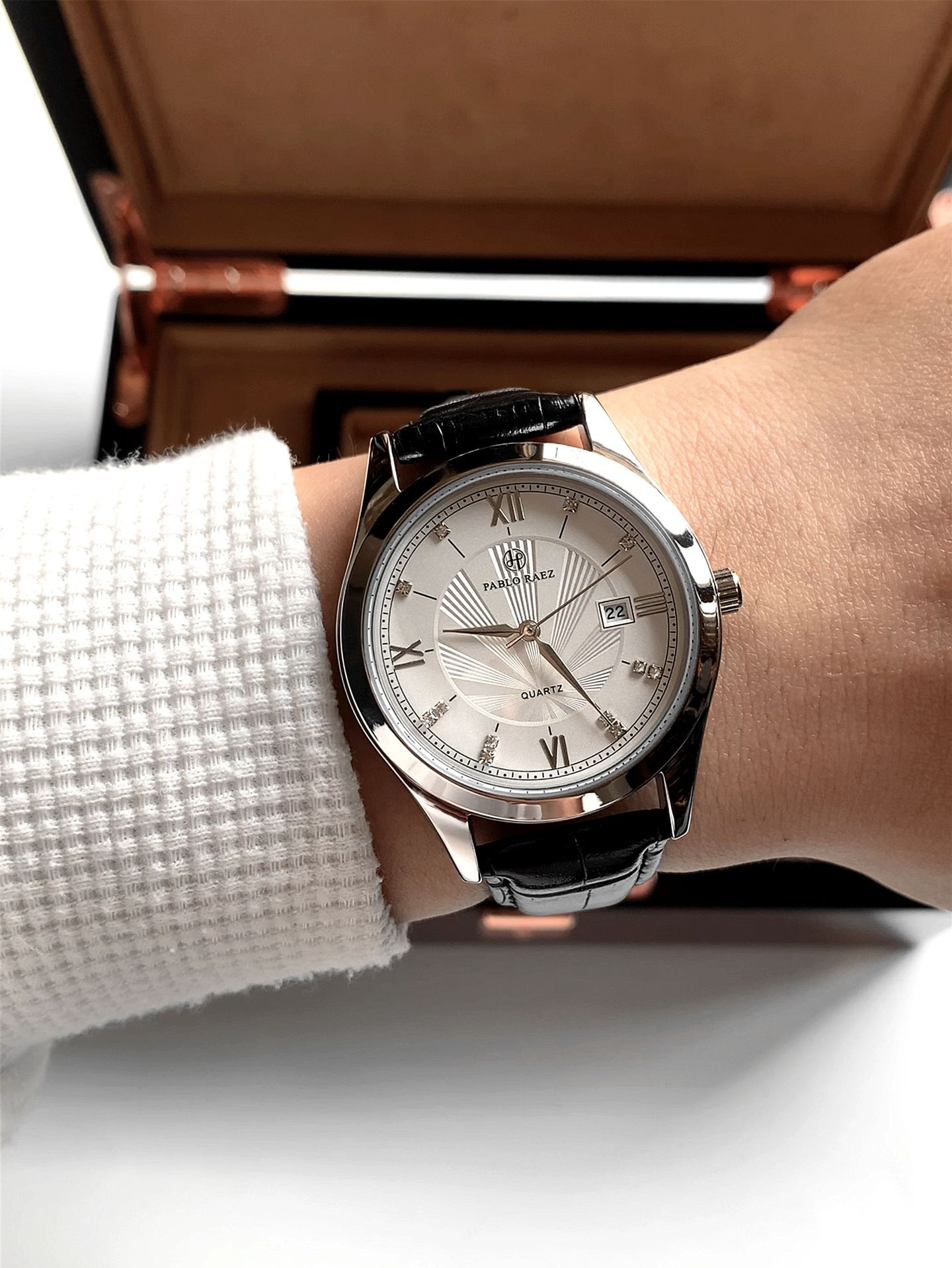 Douyin live broadcast popular men's high-quality stainless steel watches with good looks and cross-border e-commerce hosting and wholesale delivery_voghion.com