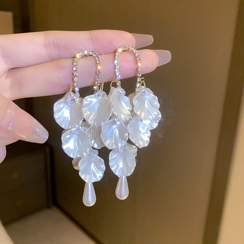 Серебряная игла из жемчуга, модные серьги в цветочном стиле, светлая роскошь, тренд сезона, стиль высшего качества, оптовая продажа