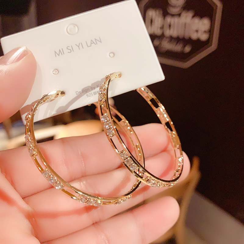 Fashion Round Metal Inlay Rhinestones Women's Hoop Earrings 1 Pair display picture 2