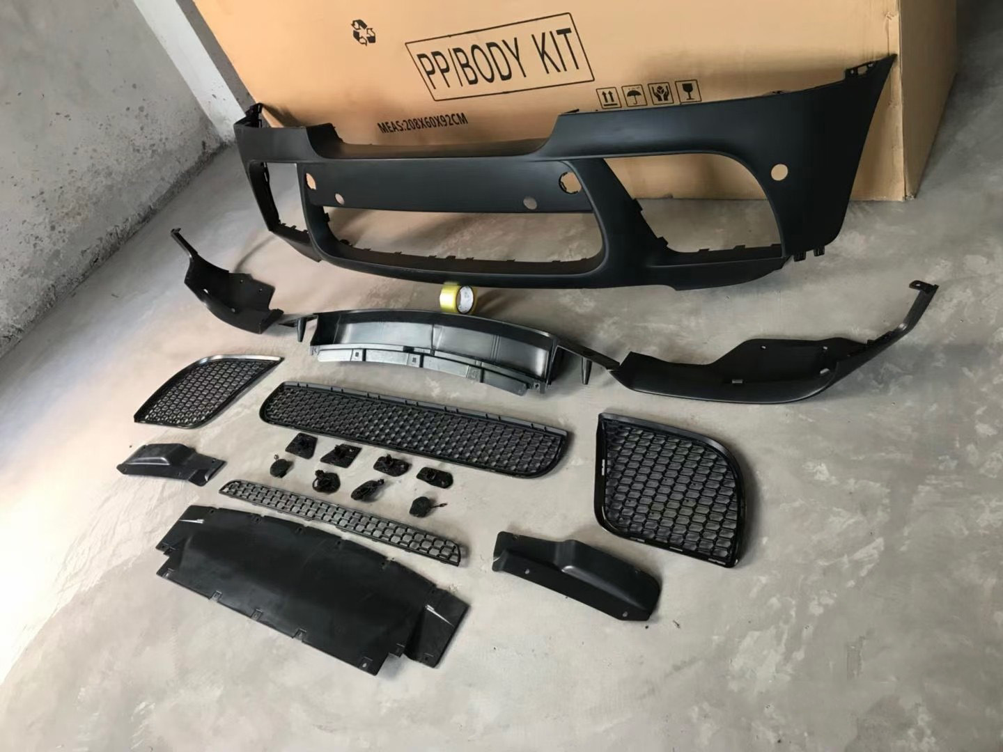 Suitable for 2008-2015 BMW X6 E71 modified to X6M front bumper and rear bumper injection molded PP modified body kit