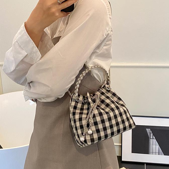 Bolso de cubo de lona a cuadros popular de este año bolso de hombro con cadena de estilo nuevo para mujer 2025 bolso de mensajero versátil de moda