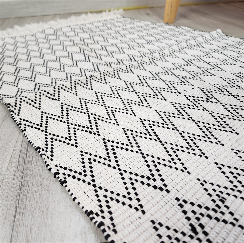 Moderno algodón simple cuadrilátero blanco y negro alfombra jacquard baño al aire libre alfombra de tejido a mano antideslizante