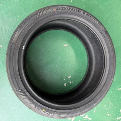 Yokohama 255/40R20 V107A Vehicle tire