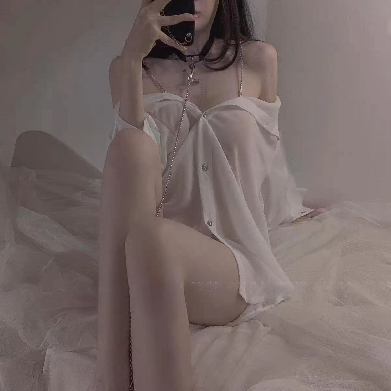 Chiffon V-Neck Off-Shoulder Chain Strap Babydoll Nightdress in White One Size — detail image 4
