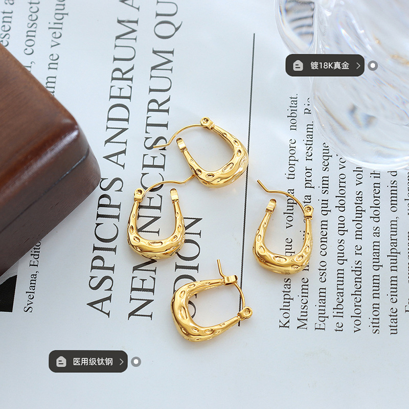 Todo a juego estilo europeo y americano nicho de lujo ligero pendientes chapados en oro estilo personalidad de la moda pendientes en forma de U pendientes de fábrica al por mayor