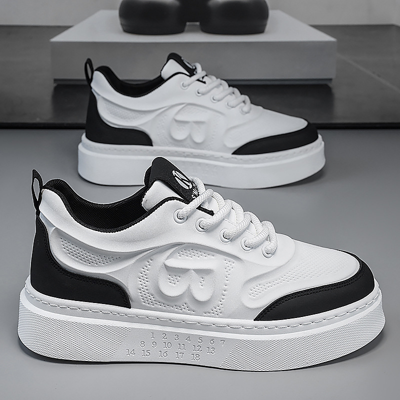 Pequeños zapatos blancos para hombres, zapatos casuales ligeros y cómodos, primavera y verano, nuevos zapatos de skate para hombres, zapatos de moda para hombres, 2026