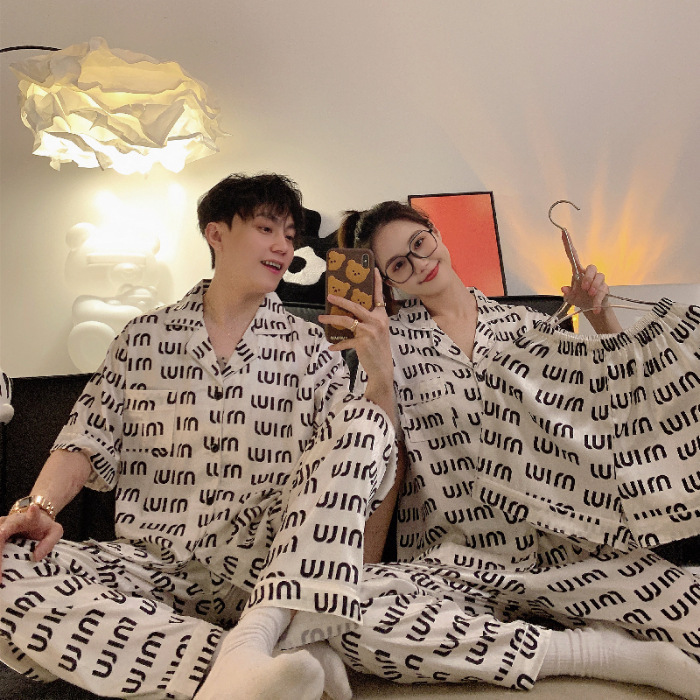 2024 nuevo pijama de pareja para hombres y mujeres de verano de seda de manga corta pantalones cortos de tres piezas ropa de seda de verano