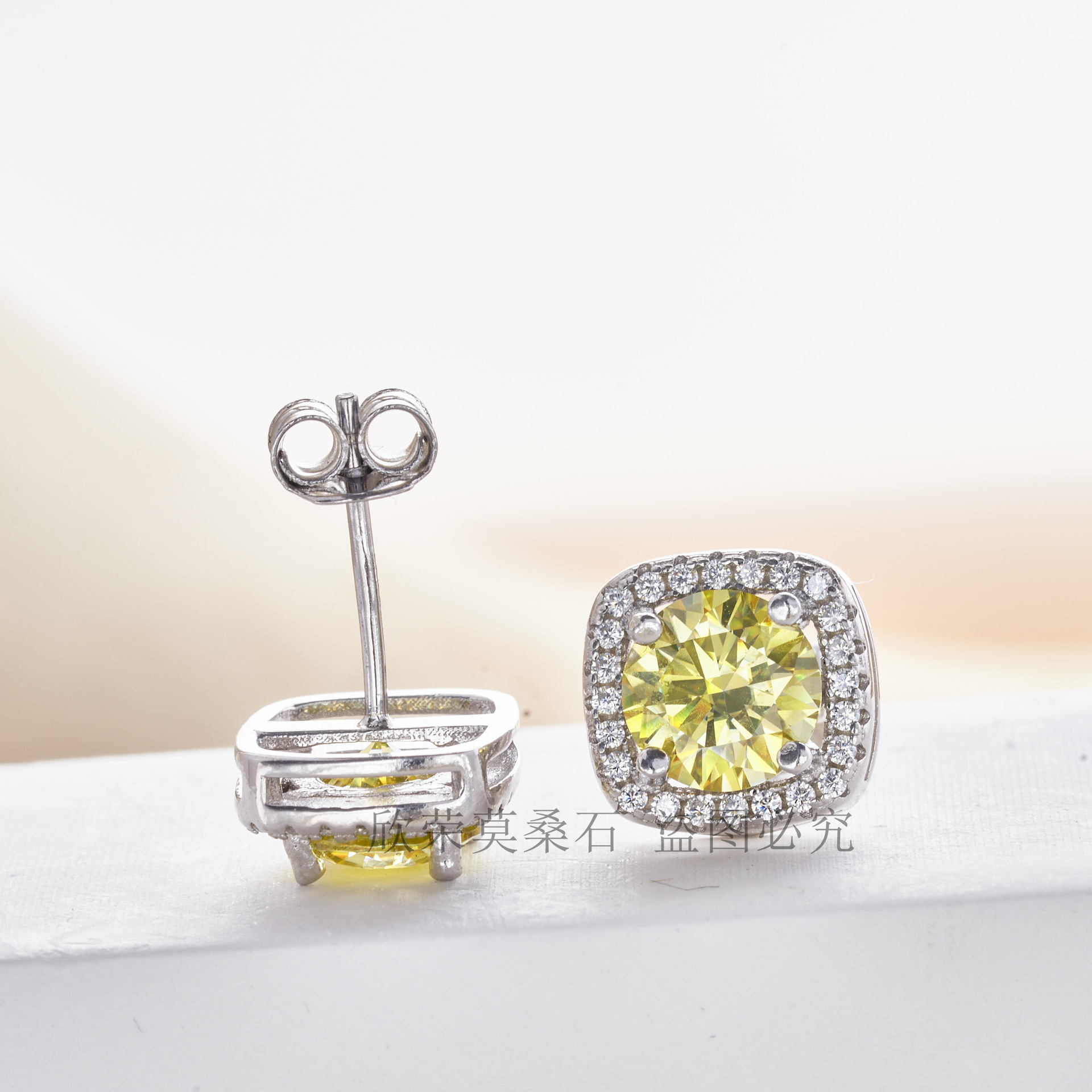 Los pernos de piedra moissan transfronterizos en vivo solo para el mayorista 1CT6.5mm * 2 con certificado GRA de pernos de plata pura