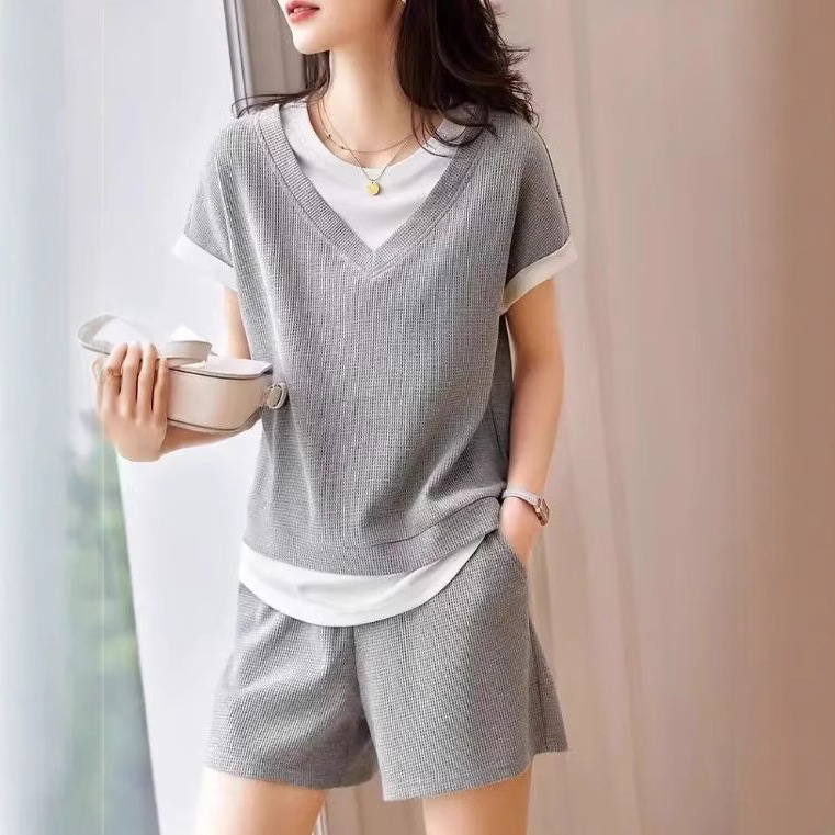 Casual Sports suit Women 2025 Summer New Loose Hidden Meat Comfortable Fake Two-piece Shirt Shorts Two-piece Set Wholesale