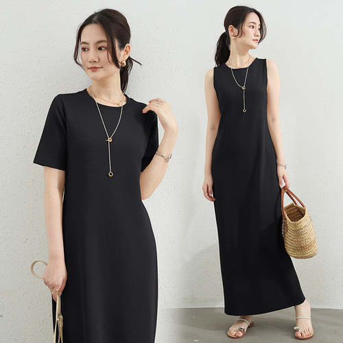 Elegant and versatile commuting maxi dress with floor-length and two necklines, unlined dress suitable for plus-size women, simple and stylish summer attire.