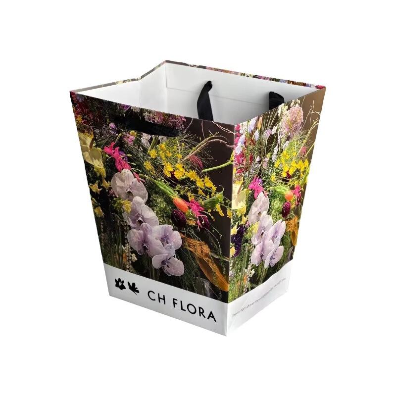 Customized Gift Bags, Paper Bags, High-End Clothing Retail and Luxury Clothing Packaging by Ch Flor Customized Gift Bags, Paper Bags, High-End Clothing Retail and Luxury Clothing Packaging by Ch Flor