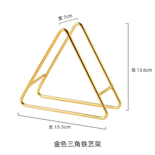 Metal tripod [gold]