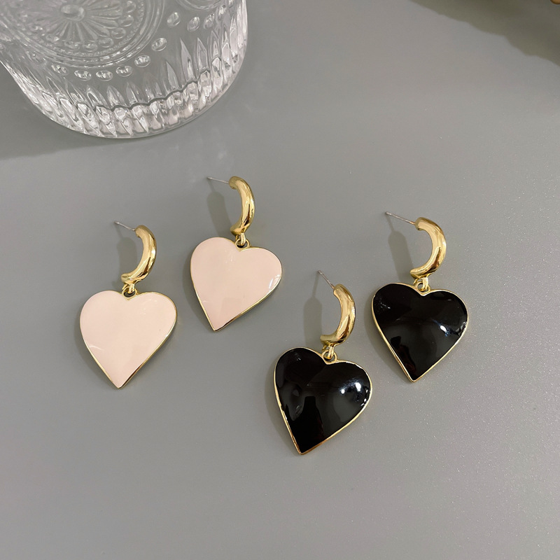 Corée S925 Argent Aiguille Laiteux Blanc Amour Boucles D&#39;oreilles Tempérament Mode Atmosphérique Boucles D&#39;oreilles Simples Boucles D&#39;oreilles Sauvages display picture 9