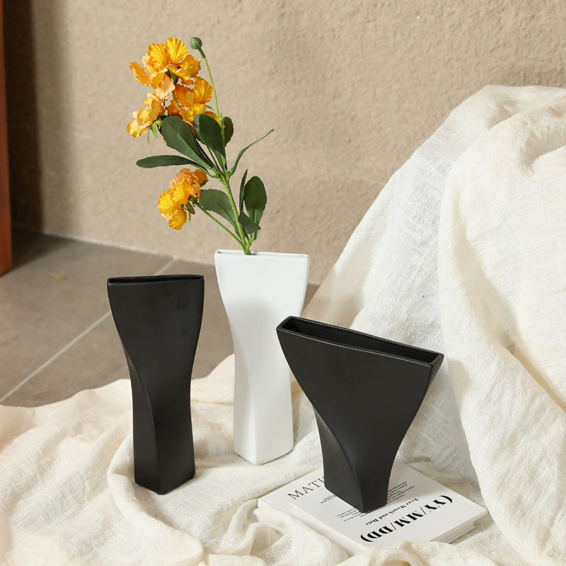 Moderno simple en blanco y negro medieval silencioso vaso de cerámica decoración floral sala de estar modelo de sala de estar decoración floral porche al por mayor