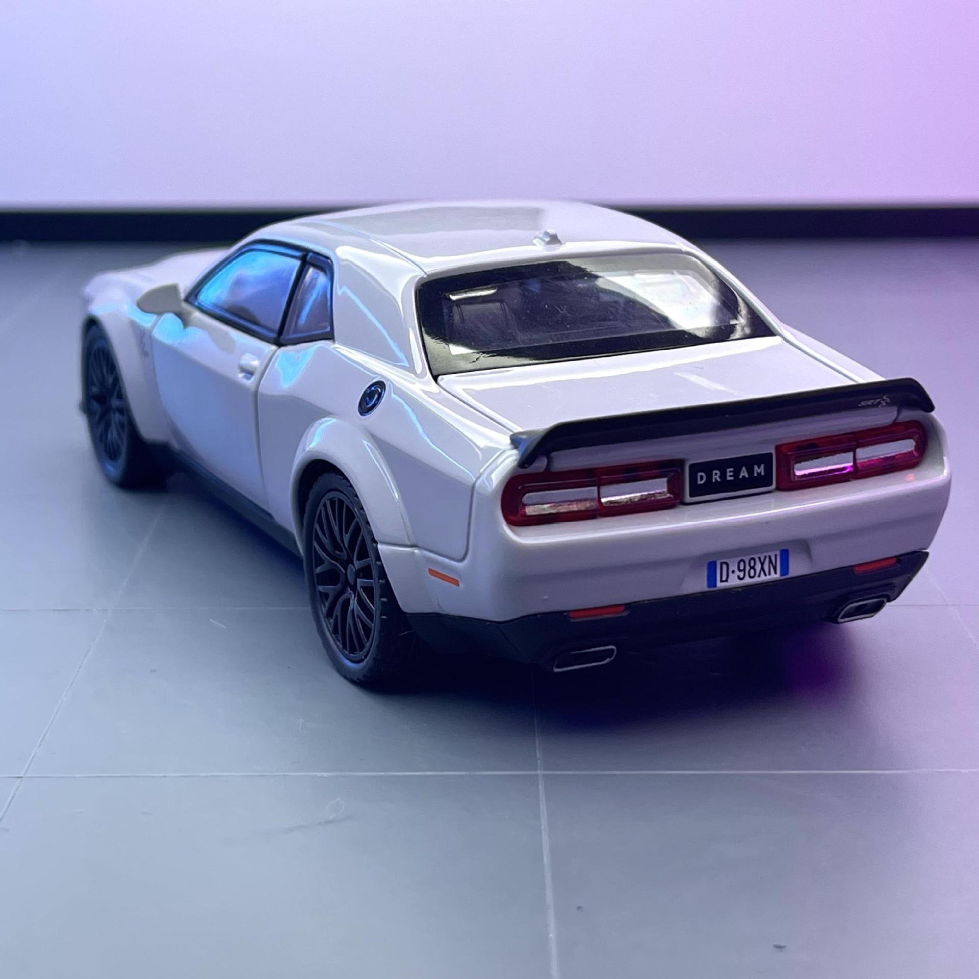 Modelo de coche de aleación Jiaye 1:32 Infierno Gato muscle car sonido Tire hacia atrás la luz del coche de juguete Modelo de la música adornos