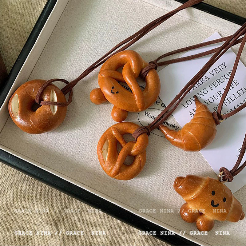かわいいニッチデザインアルカリ水結びパンペンダントネックレスレディースクロワッサンロングセーターチェーンアクセサリースウェットシャツチェーン|undefined